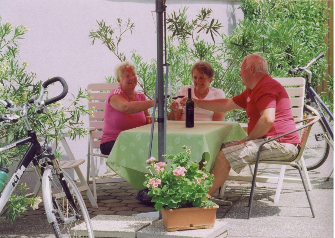 Bed and Breakfast Winzerhof Michael Gartner Illmitz Exterior foto